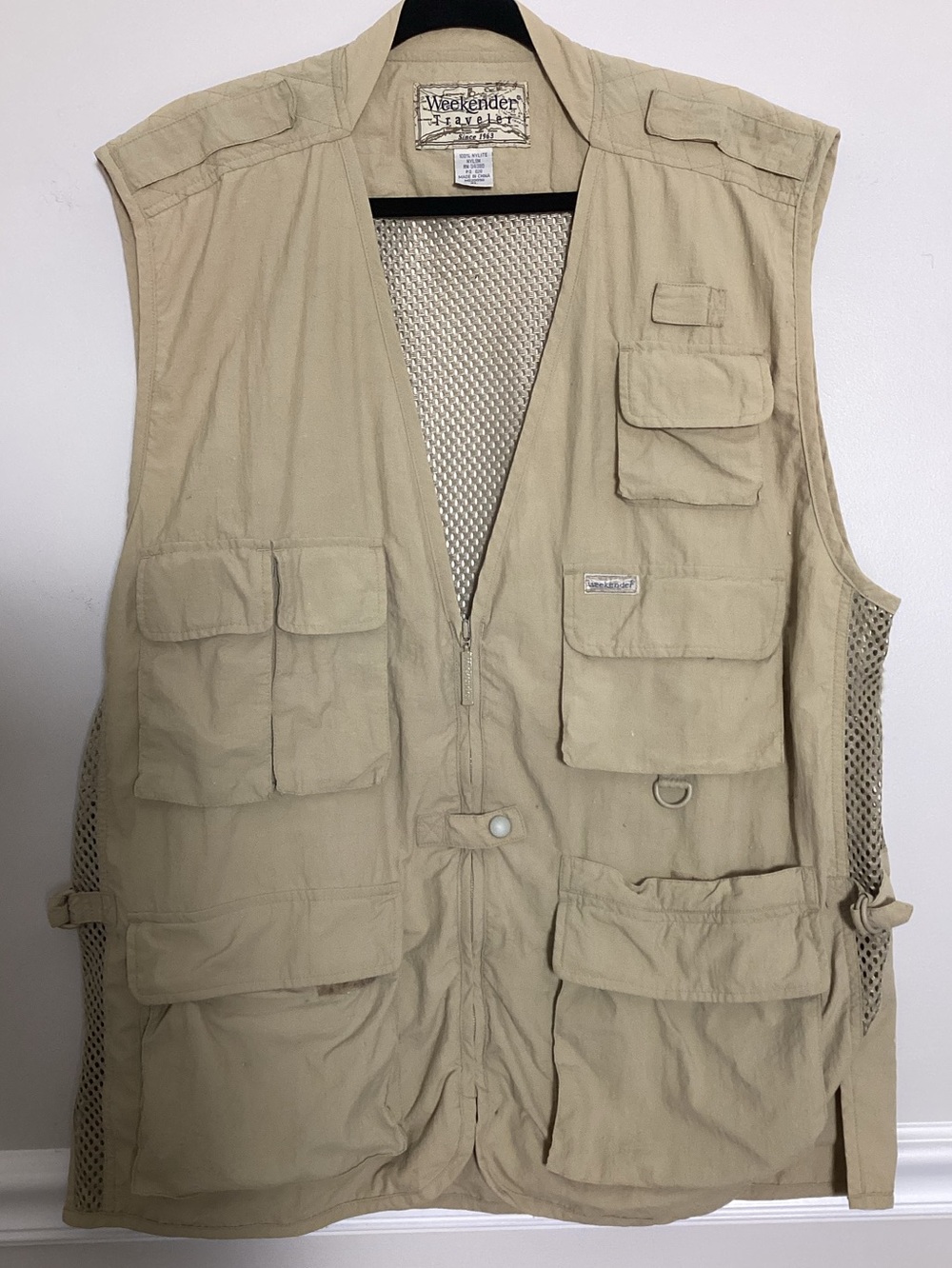 Weekender Traveler Men’s Fishing Vest XL Khaki Nylon Mesh Back Many Pockets